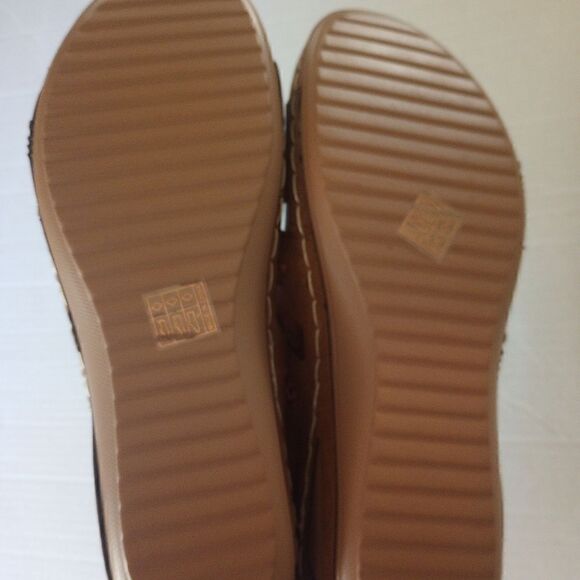 Faux leather eyelet lace sandals with outside stitching - Picture 7 of 10